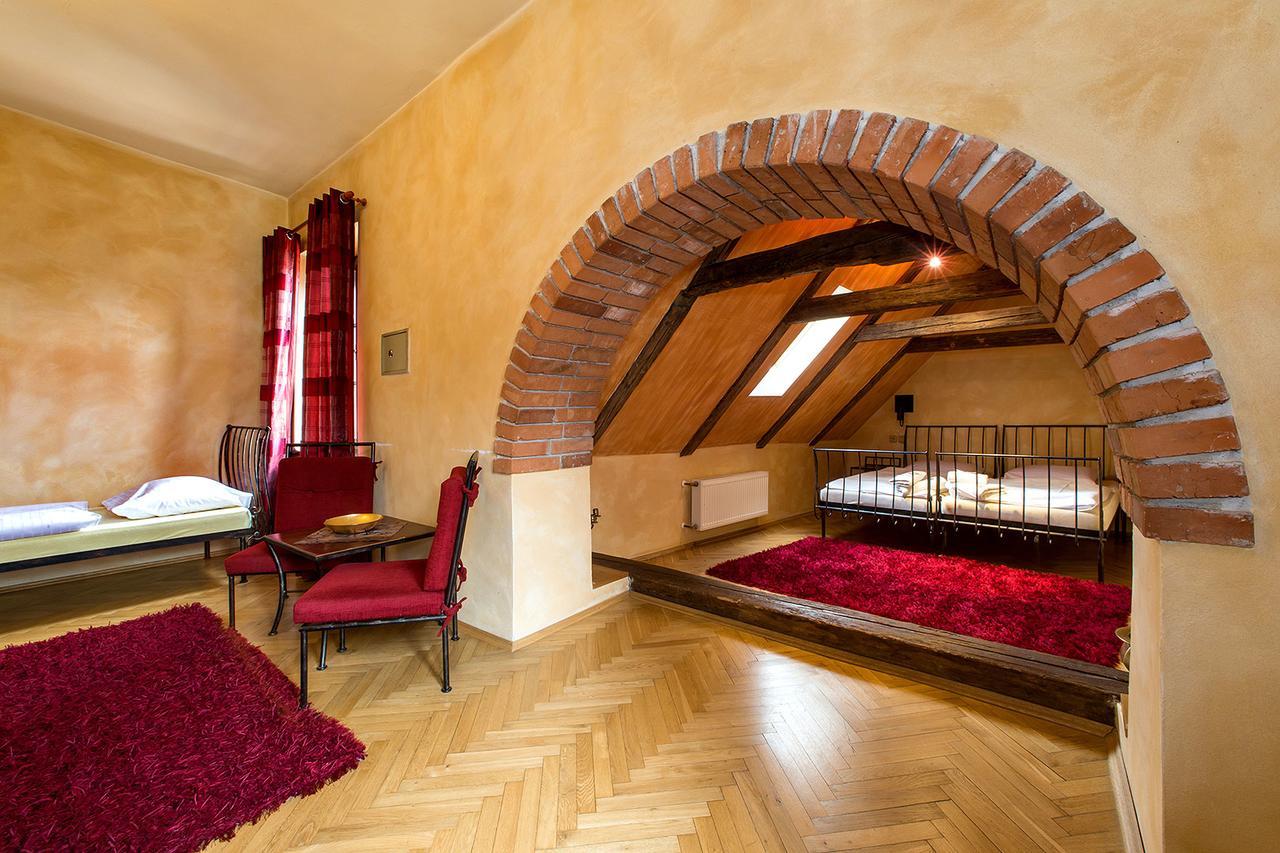 Arcadie Hotel & Apartments Чеський Крумлов Екстер'єр фото